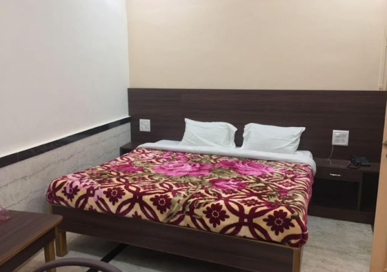Liberty Guest House ורנאסי מראה חיצוני תמונה