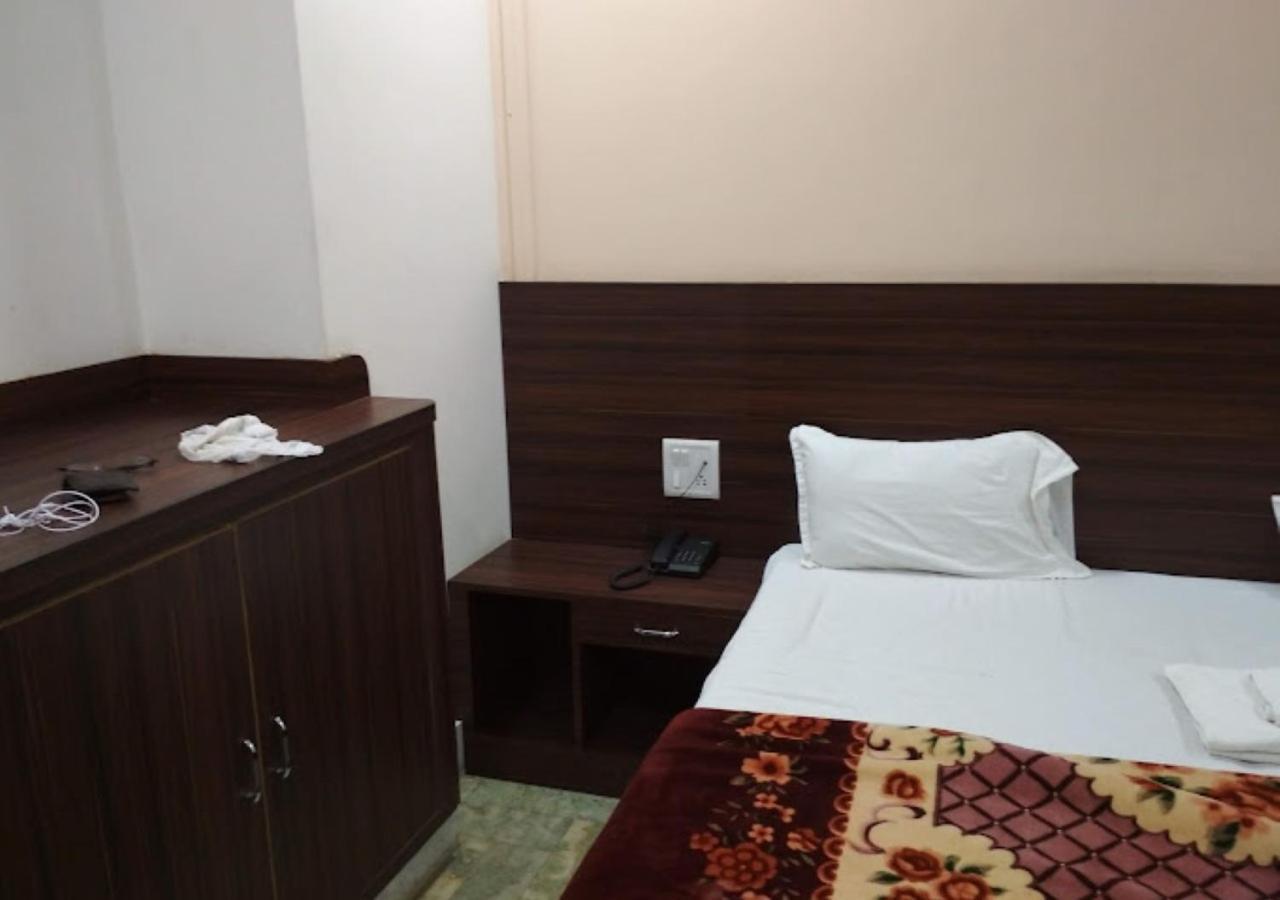 Liberty Guest House ורנאסי מראה חיצוני תמונה