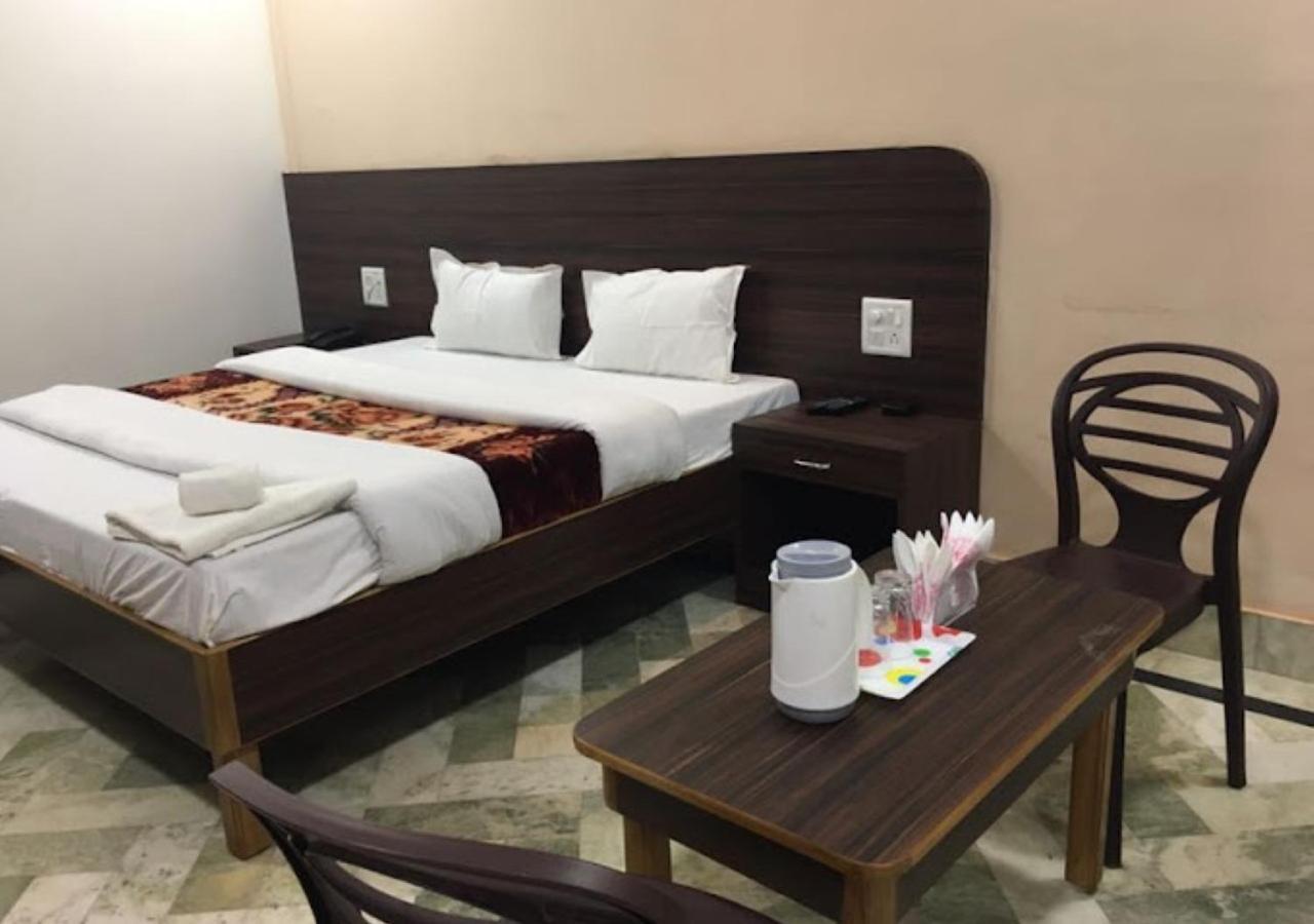 Liberty Guest House ורנאסי מראה חיצוני תמונה