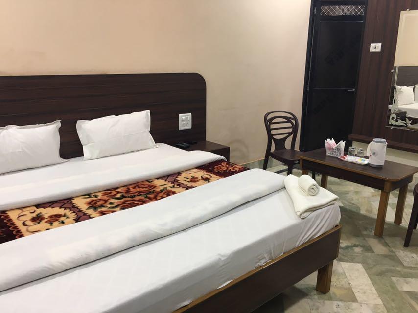 Liberty Guest House ורנאסי מראה חיצוני תמונה